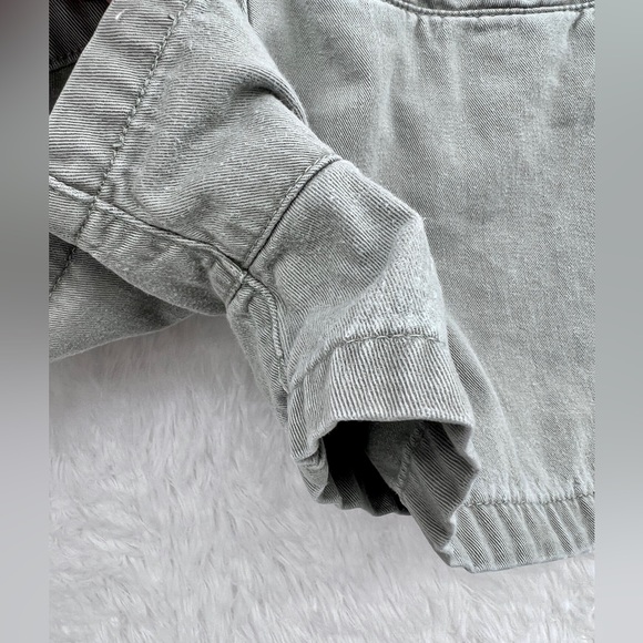 Women’s Levi’s Chino Shorts - Picture 5 of 9